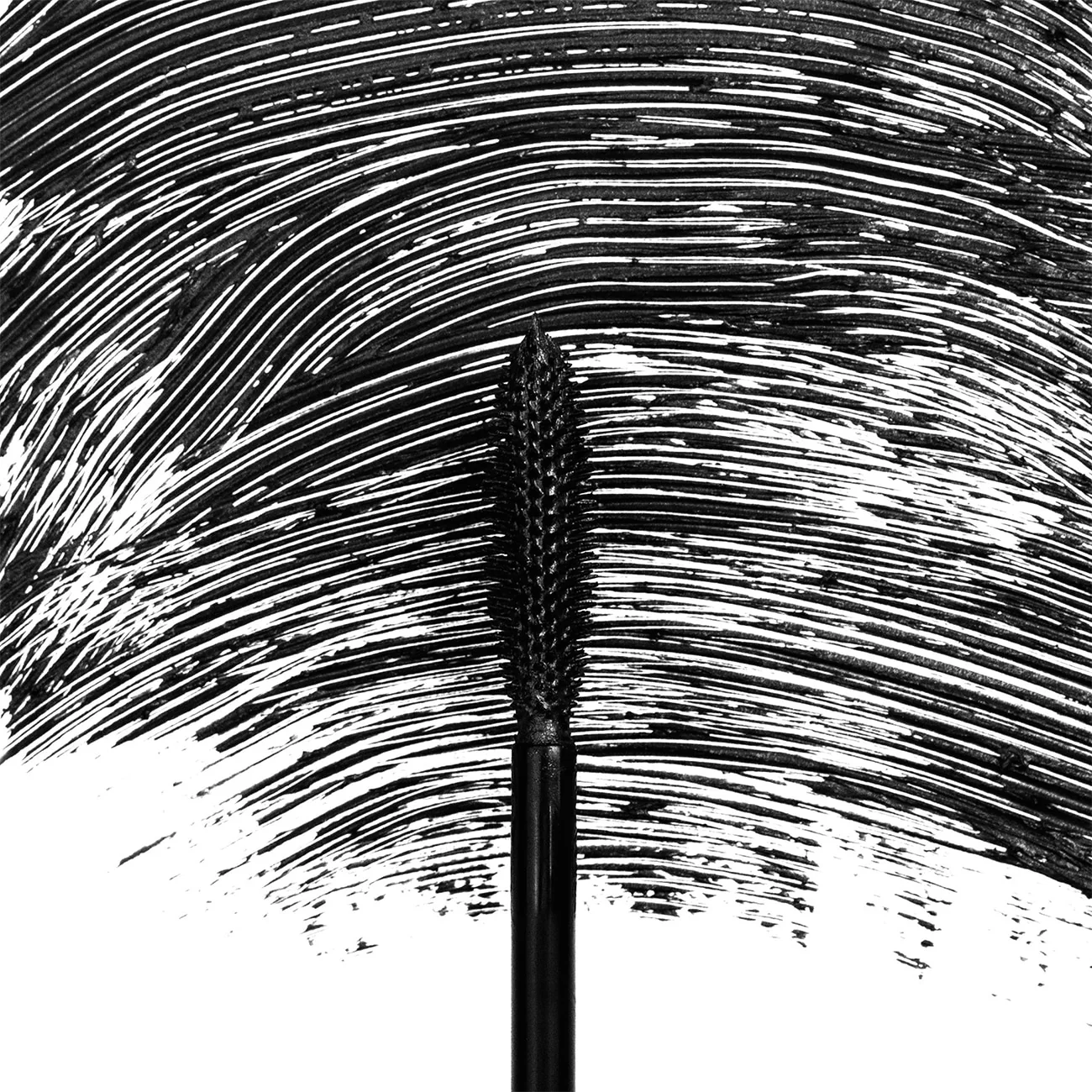 Aquarian Gaze Water-Resistant Long Lash Mineral Mascara - Image 3