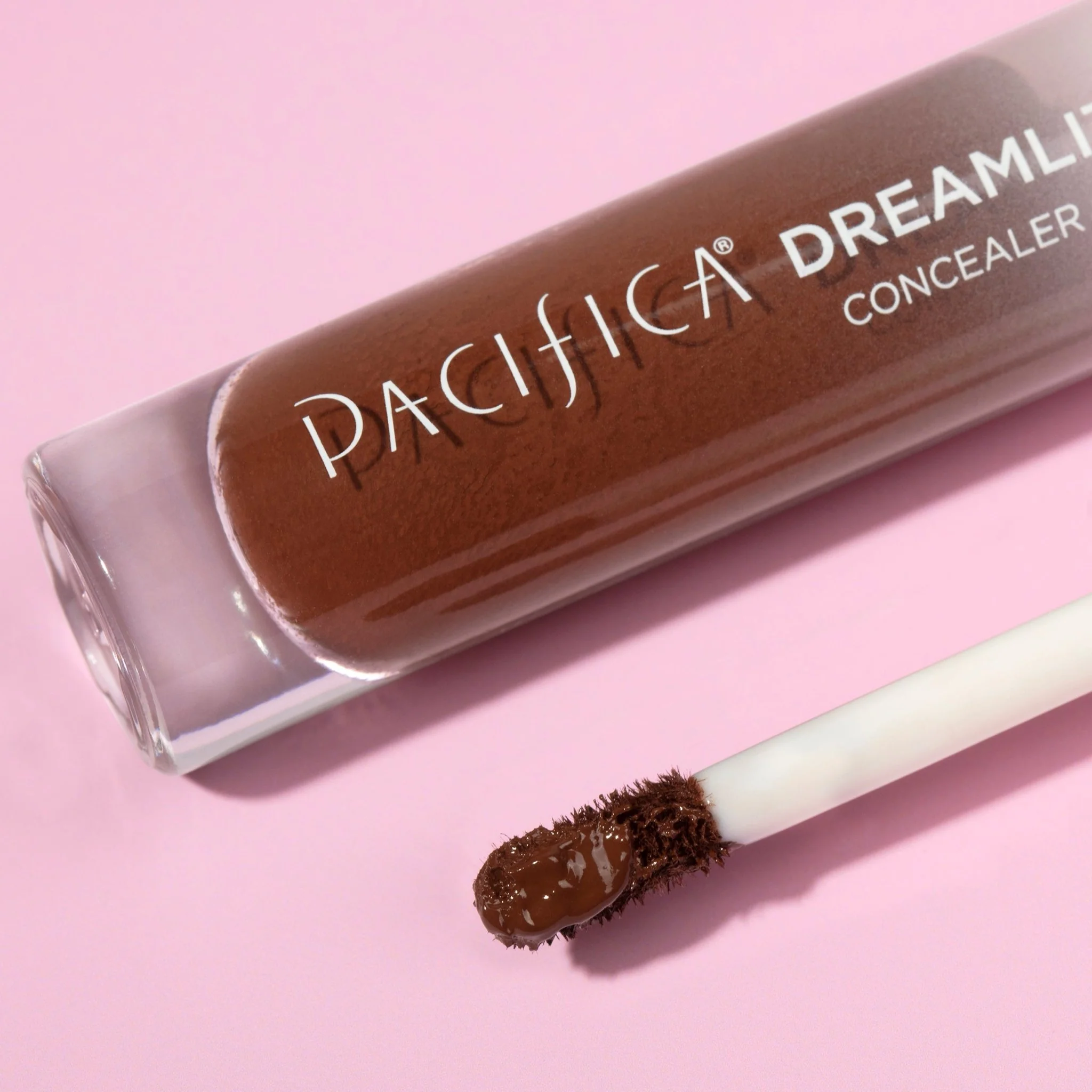 Dreamlit Glow Concealer - Image 3